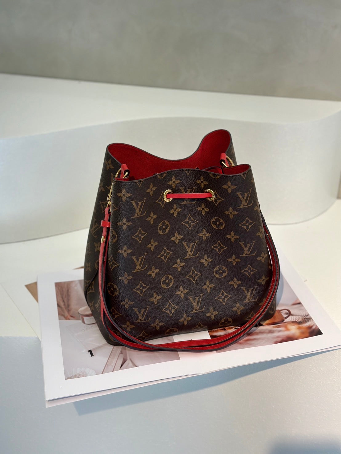 LOUIS VUITTON Neonoe水桶包 - MM紅