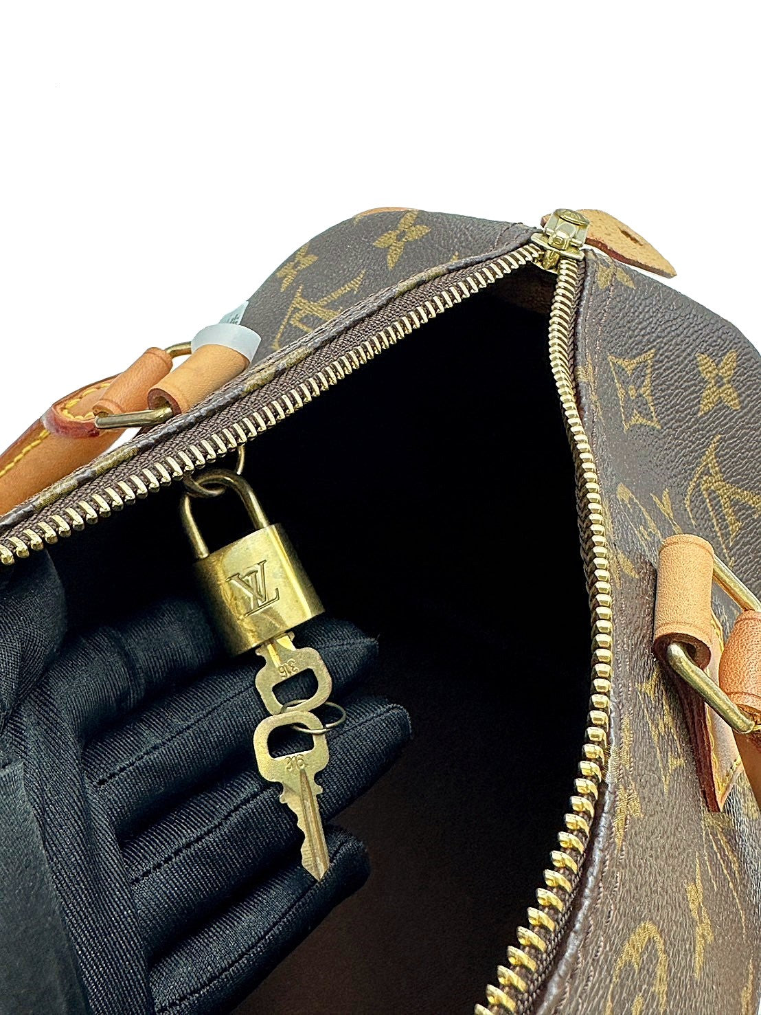 LOUIS VUITTON Speedy 30