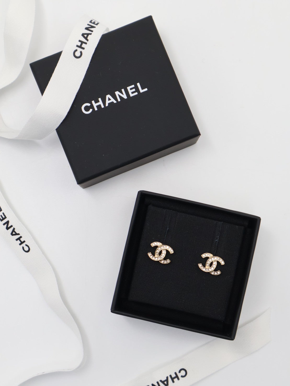 CHANEL 經典小雙C水鑽耳環