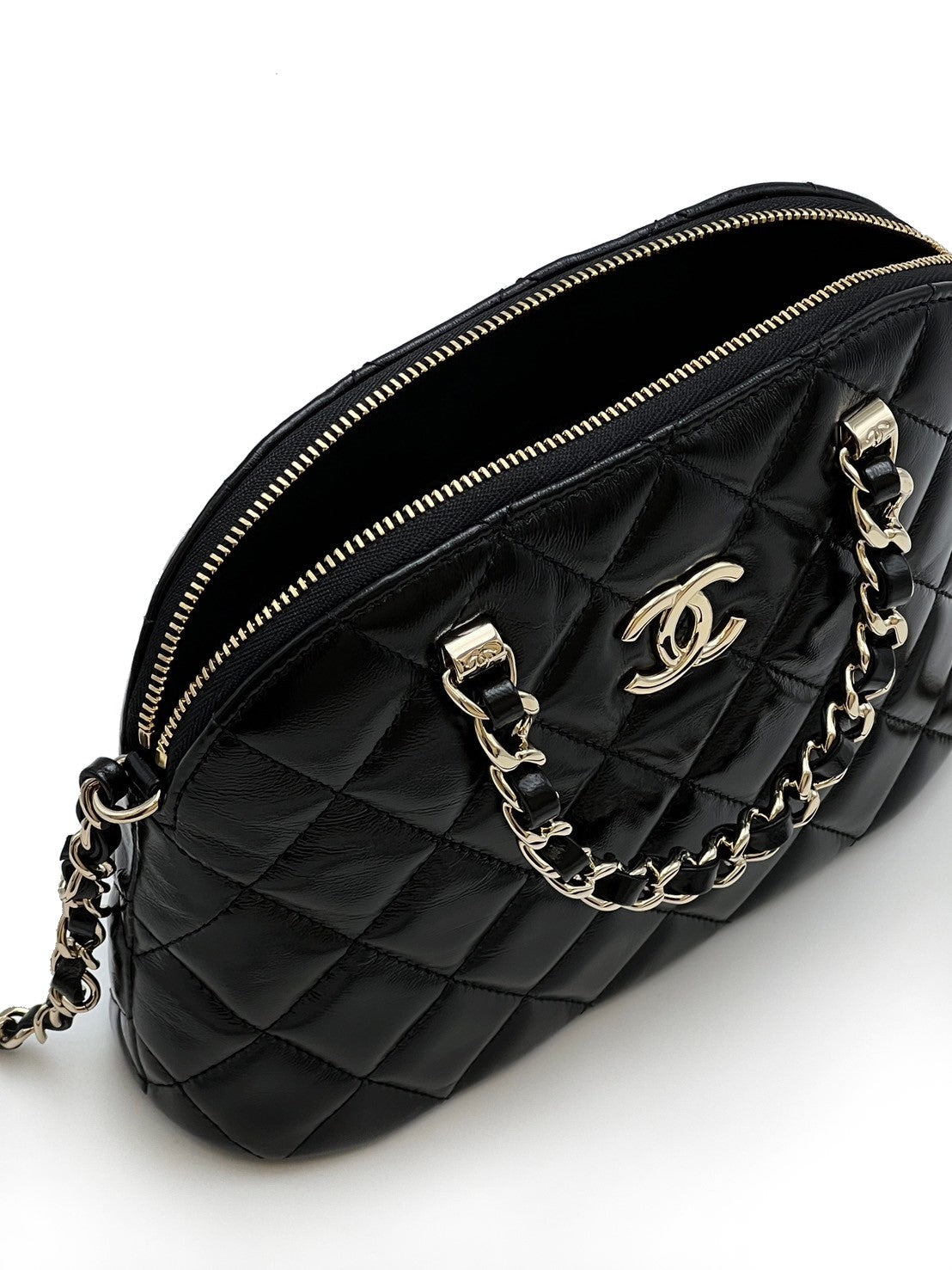 CHANEL 24B亮面小羊皮貝殼包