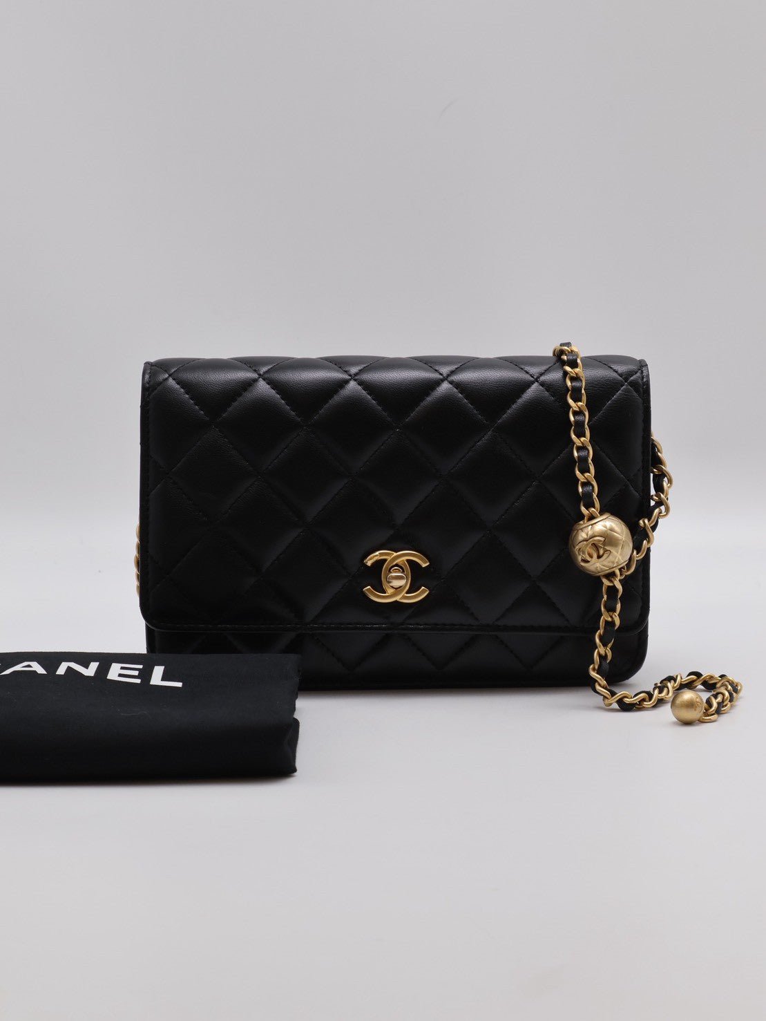 CHANEL 經典羊皮WOC - 金球黑金