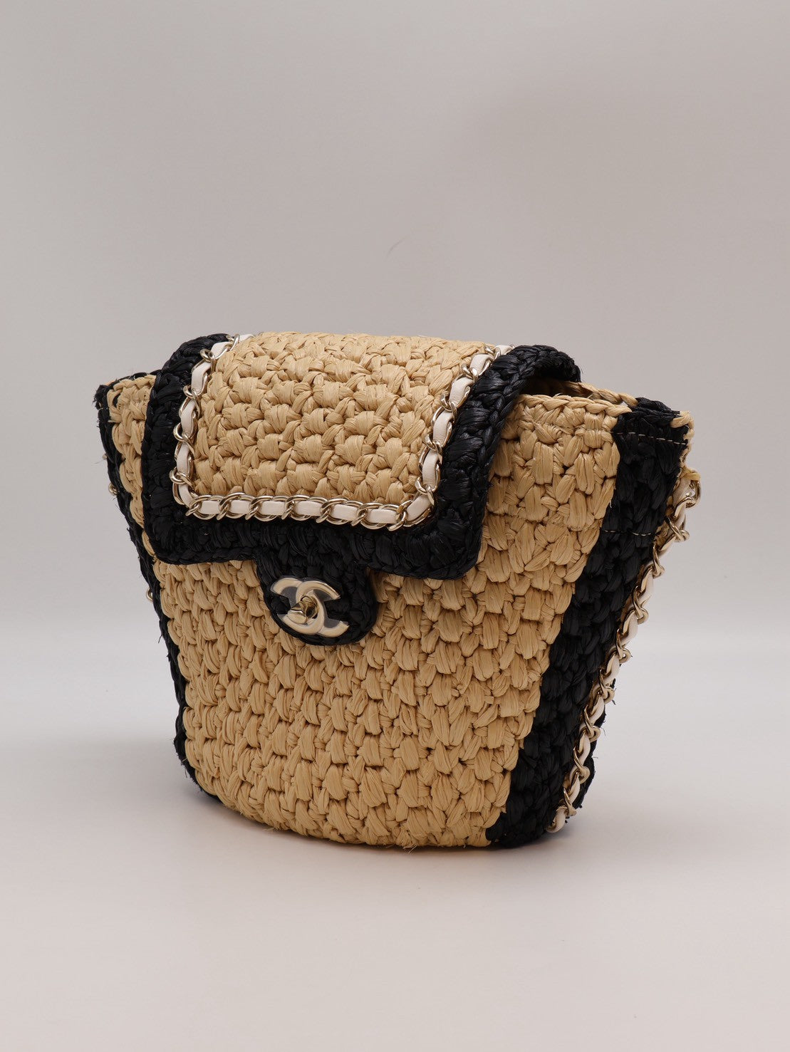 CHANEL 24C 拉菲草編織水桶包