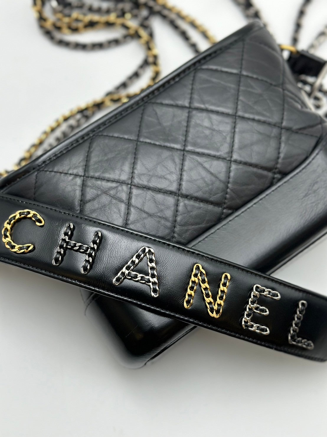CHANEL 皮穿鏈字母手柄流浪包 - 小號黑金29開