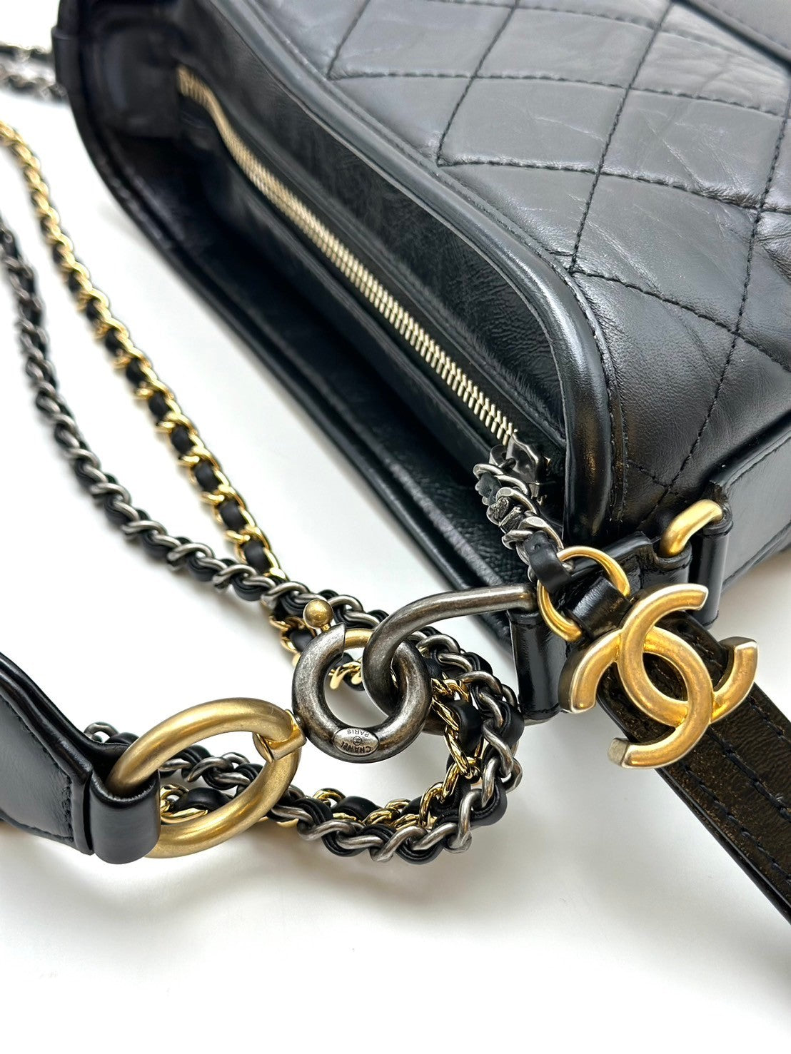 CHANEL 皮穿鏈字母手柄流浪包 - 小號黑金29開