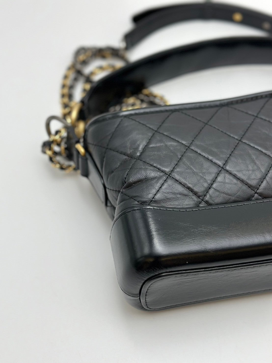 CHANEL 皮穿鏈字母手柄流浪包 - 小號黑金29開