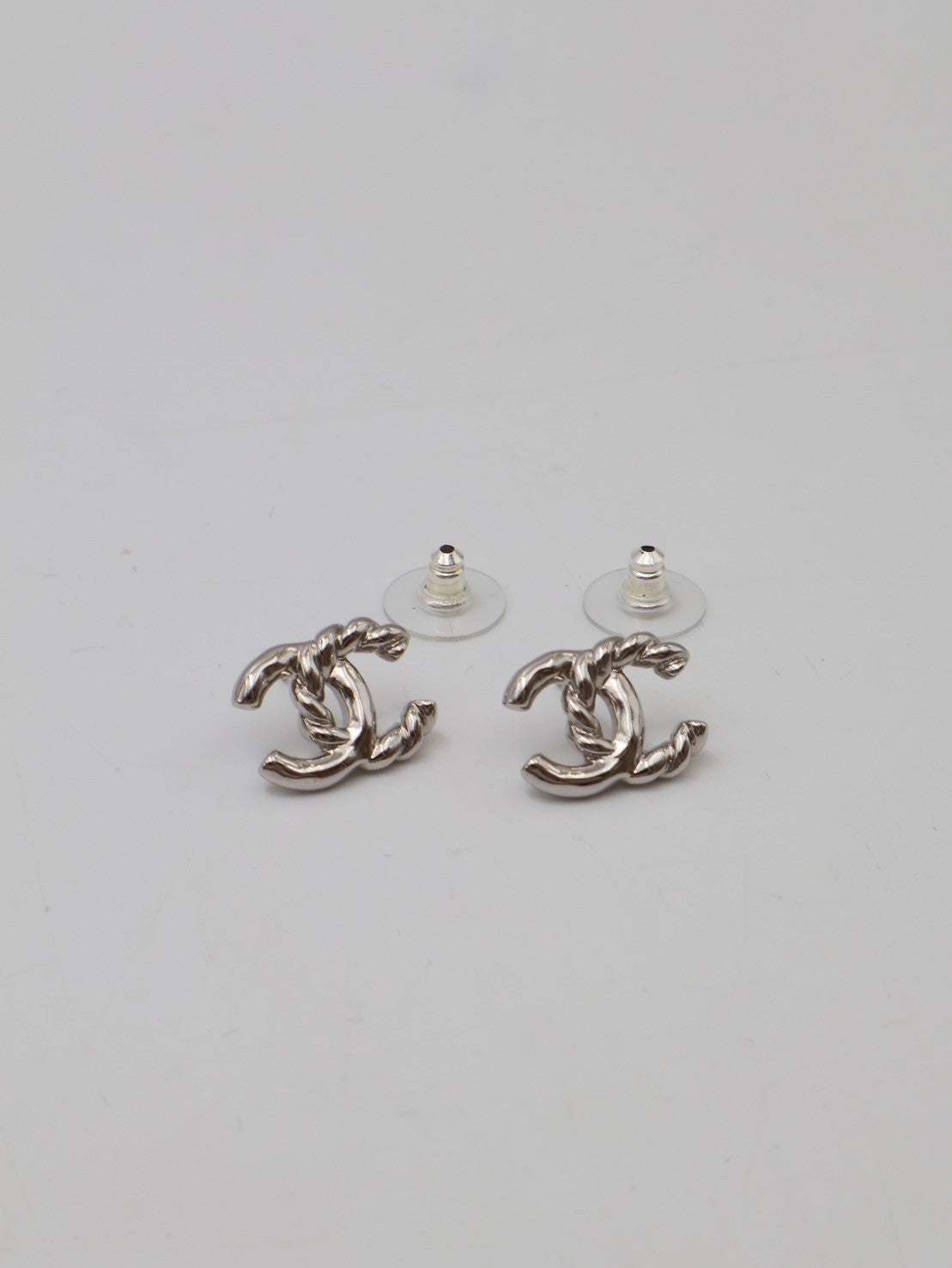 CHANEL 25C 雙C半麻花耳環 - 銀