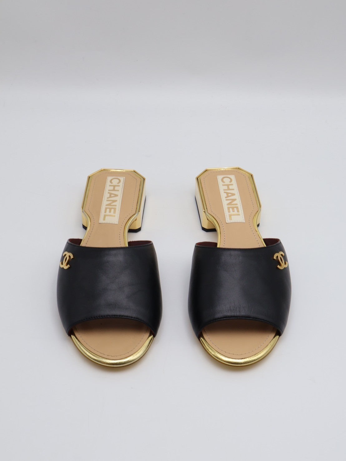 CHANEL 金邊低跟拖鞋