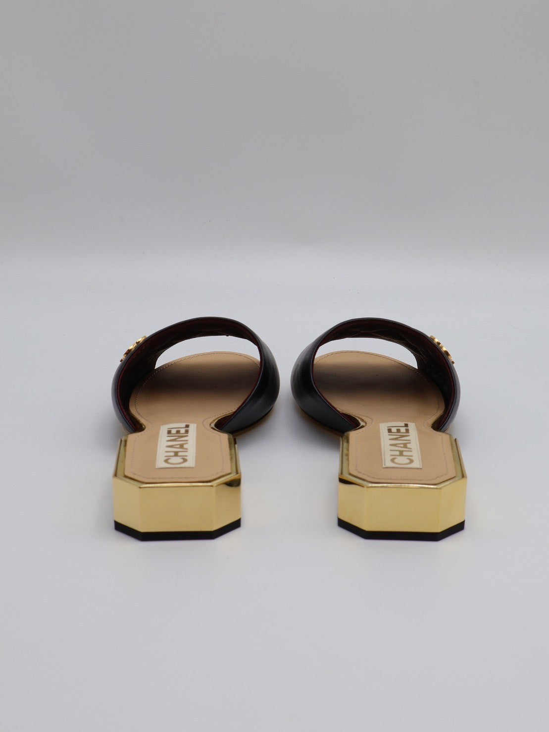 CHANEL 金邊低跟拖鞋
