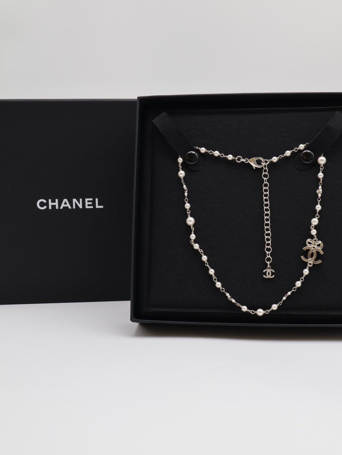 CHANEL 水鑽蝴蝶結雙C珍珠項鍊