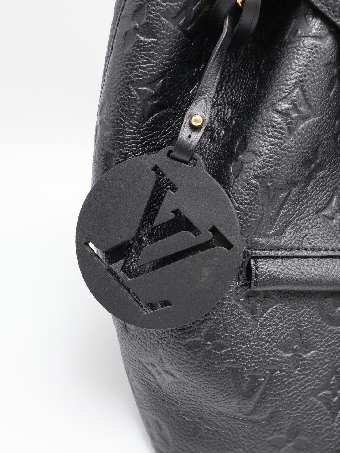 LOUIS VUITTON 壓紋牛皮抽繩後背包 - 黑