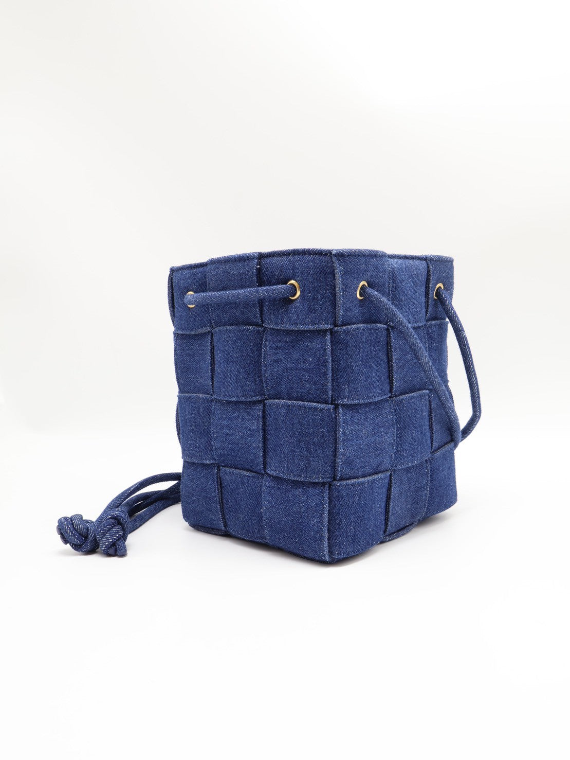 BOTTEGA VENETA 編織抽繩水桶包 - 迷你丹寧