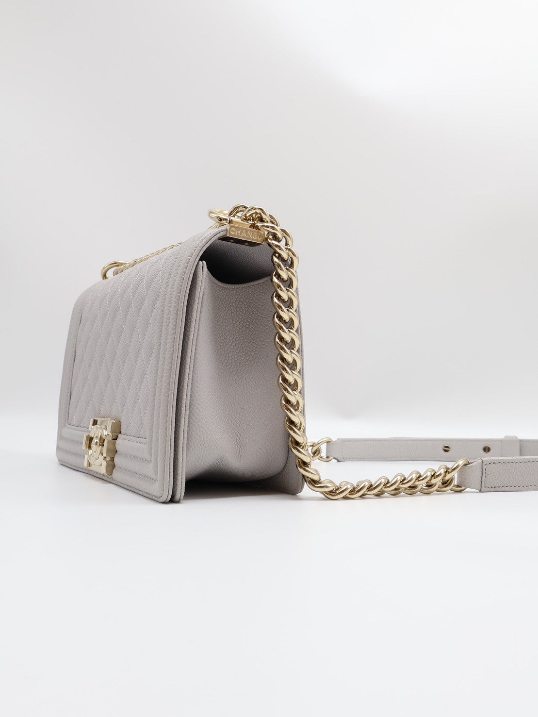 CHANEL Boy25 粒面牛皮口蓋包- 灰金29開