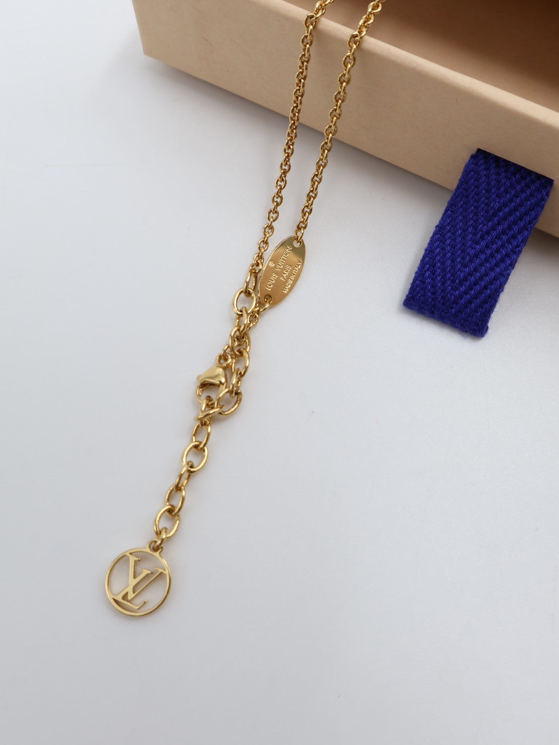 LOUIS VUITTON 經典Essential V 項鍊