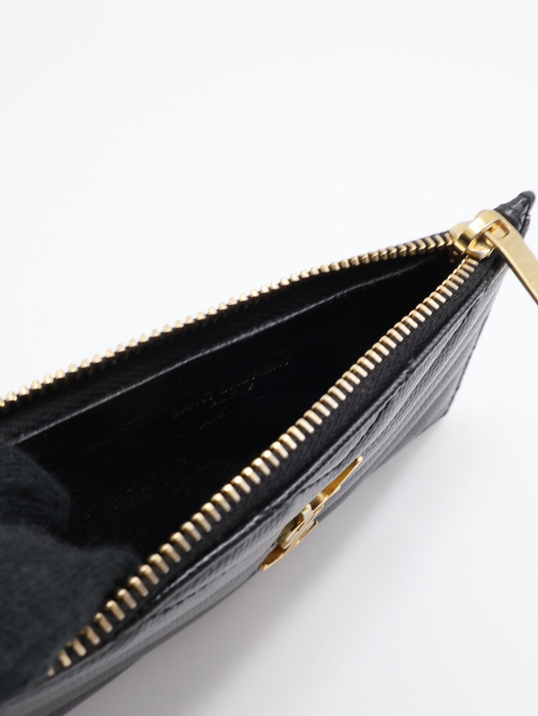 YSL Cassandre matelasse V字絎縫拉鍊卡包 - 黑金
