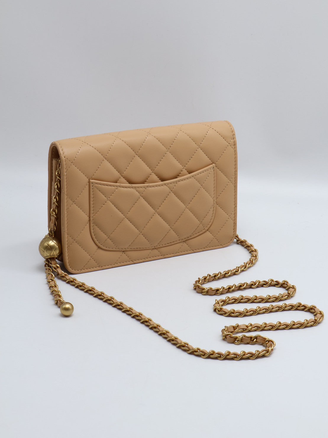 CHANEL 經典小羊皮金球WOC - 米金