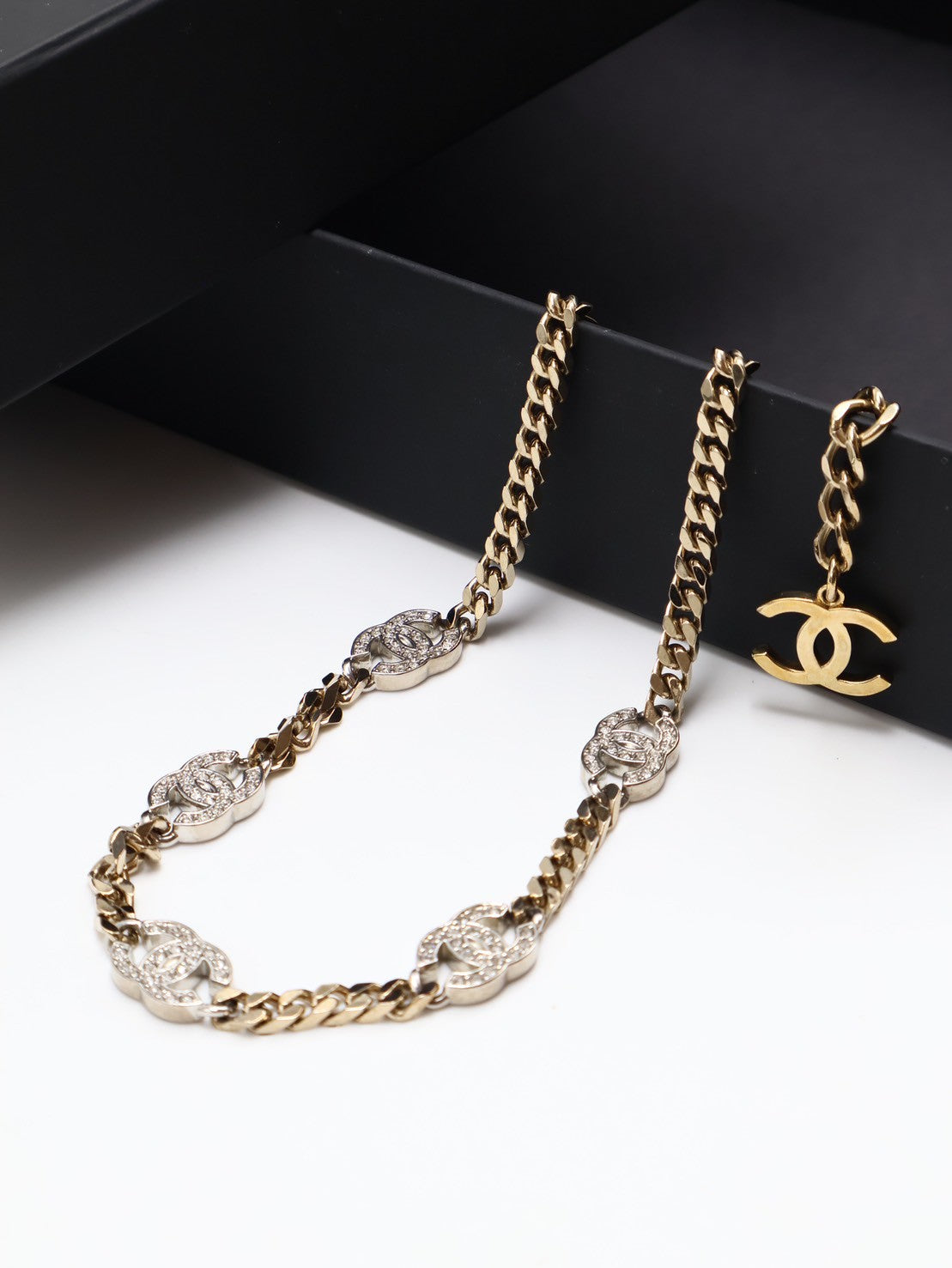 CHANEL 水鑽五花蛇骨頸鍊 - 金