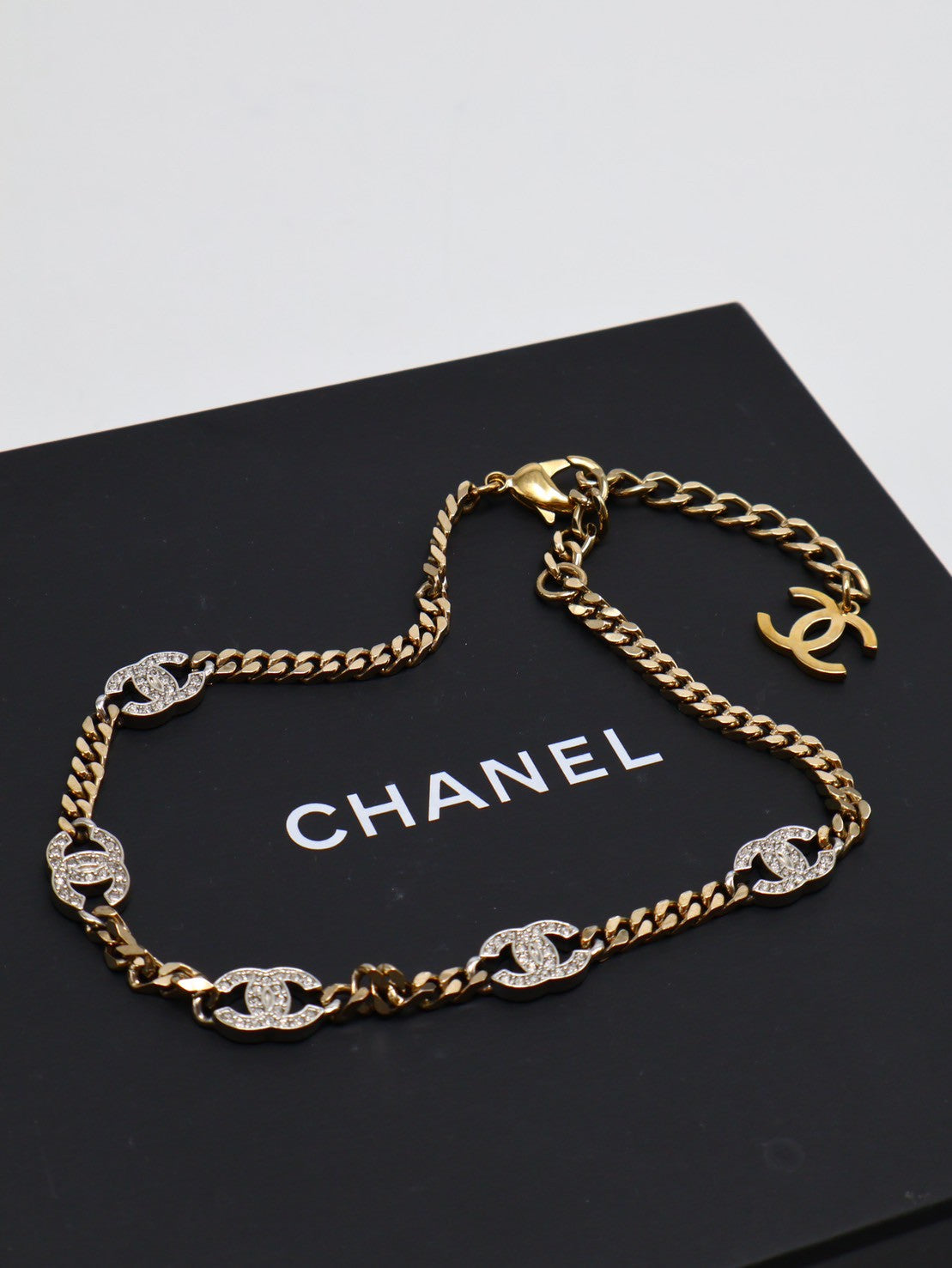 CHANEL 水鑽五花蛇骨頸鍊 - 金