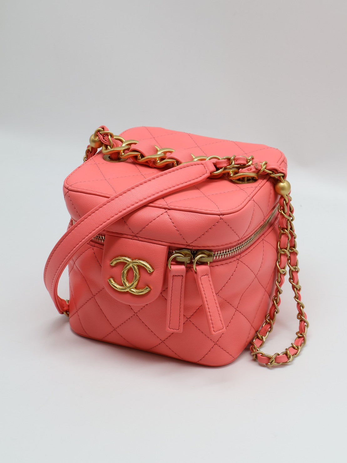 CHANEL 22S鍊帶化妝包 - 小號杏桃粉