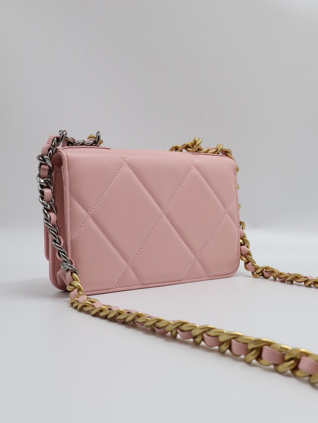 CHANEL 19 經典菱格紋雙色鍊WOC - 粉金