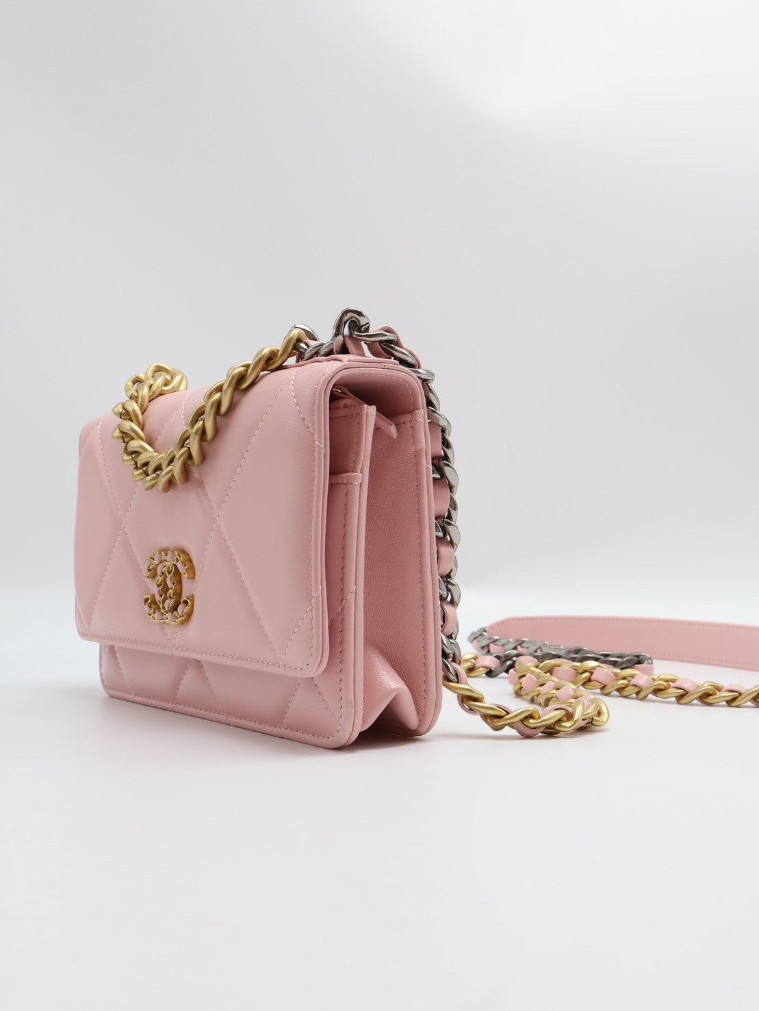 CHANEL 19 經典菱格紋雙色鍊WOC - 粉金
