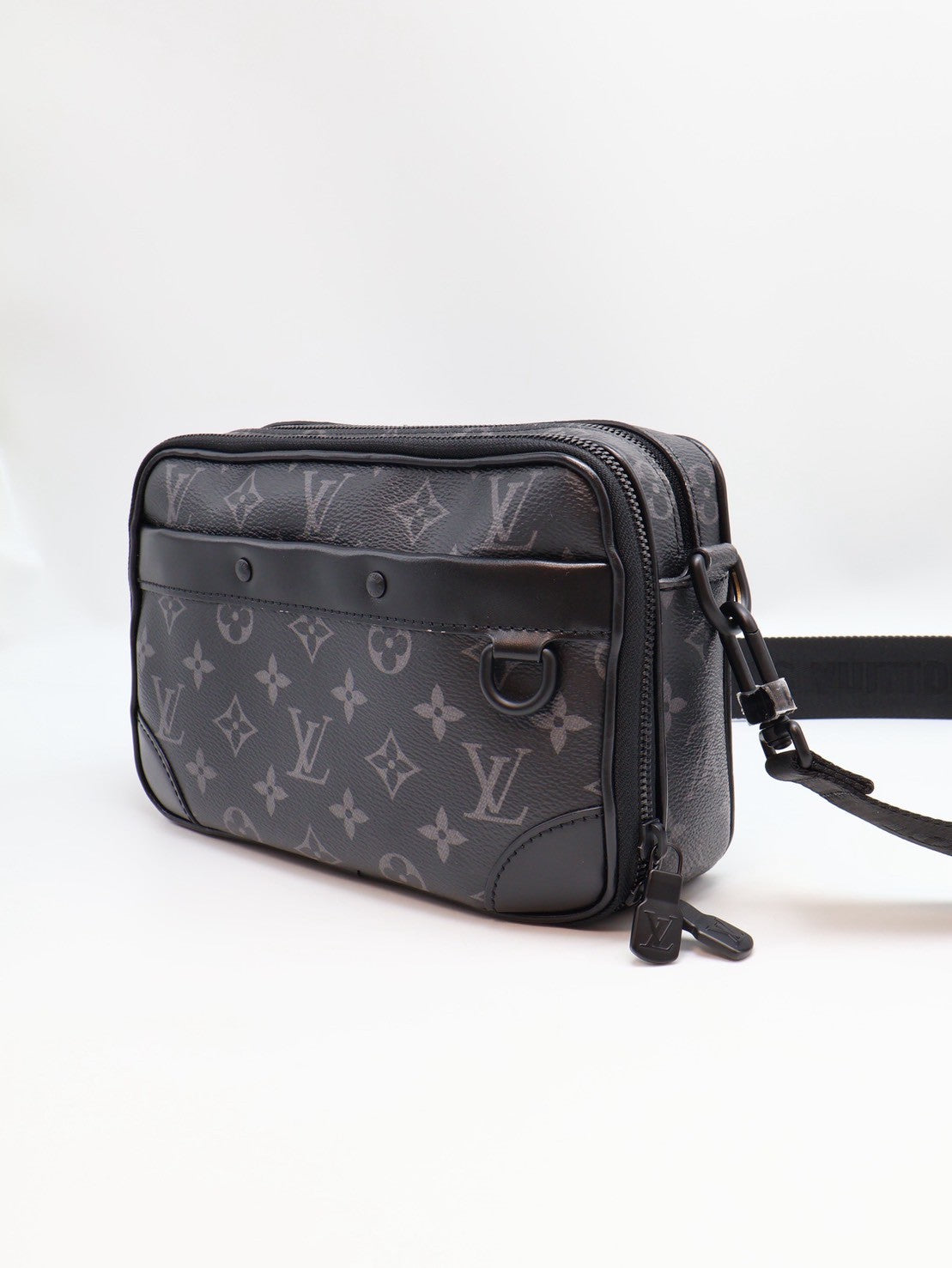 LOUIS VUITTON Alpha 雙隔層郵差包