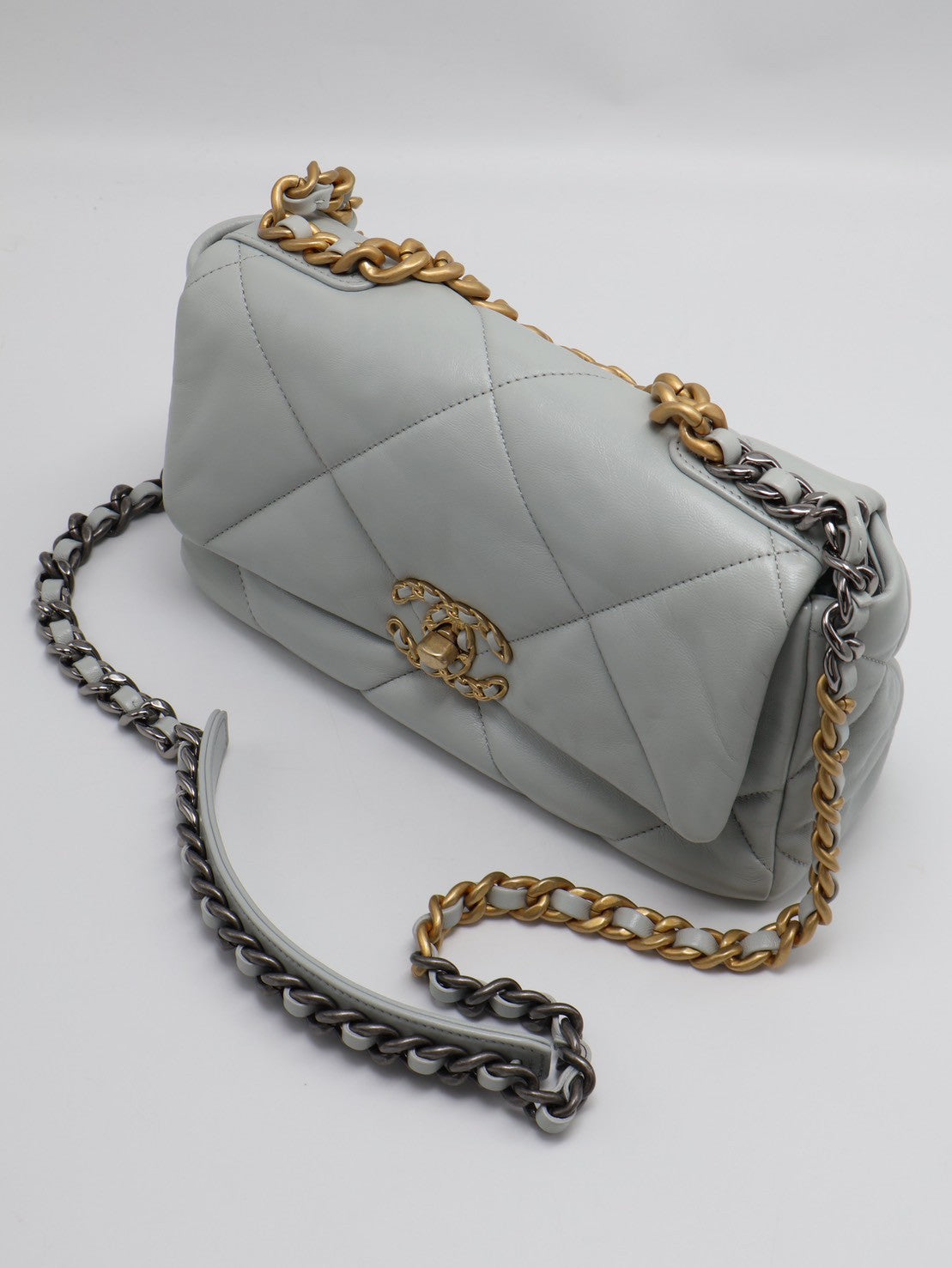 CHANEL 19 Bag 菱格紋羊皮手提肩背包 26 - 灰藍金