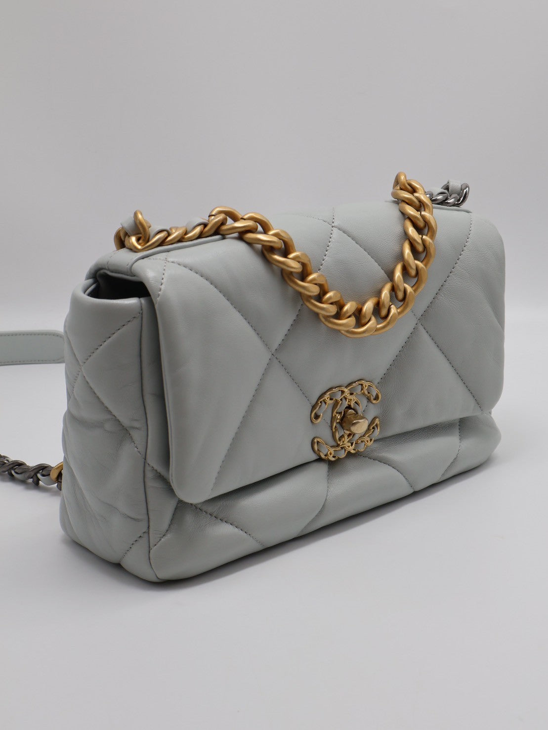 CHANEL 19 Bag 菱格紋羊皮手提肩背包 26 - 灰藍金