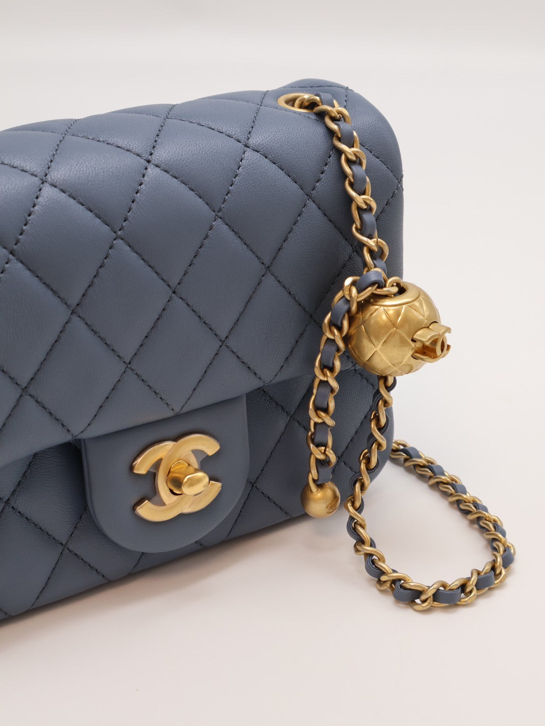 CHANEL 經典口蓋包方胖子 17 - 金球迷霧藍