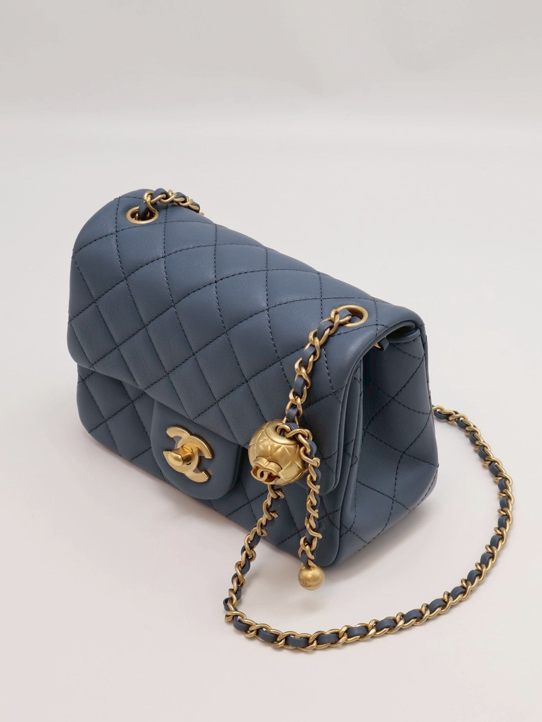 CHANEL 經典口蓋包方胖子 17 - 金球迷霧藍