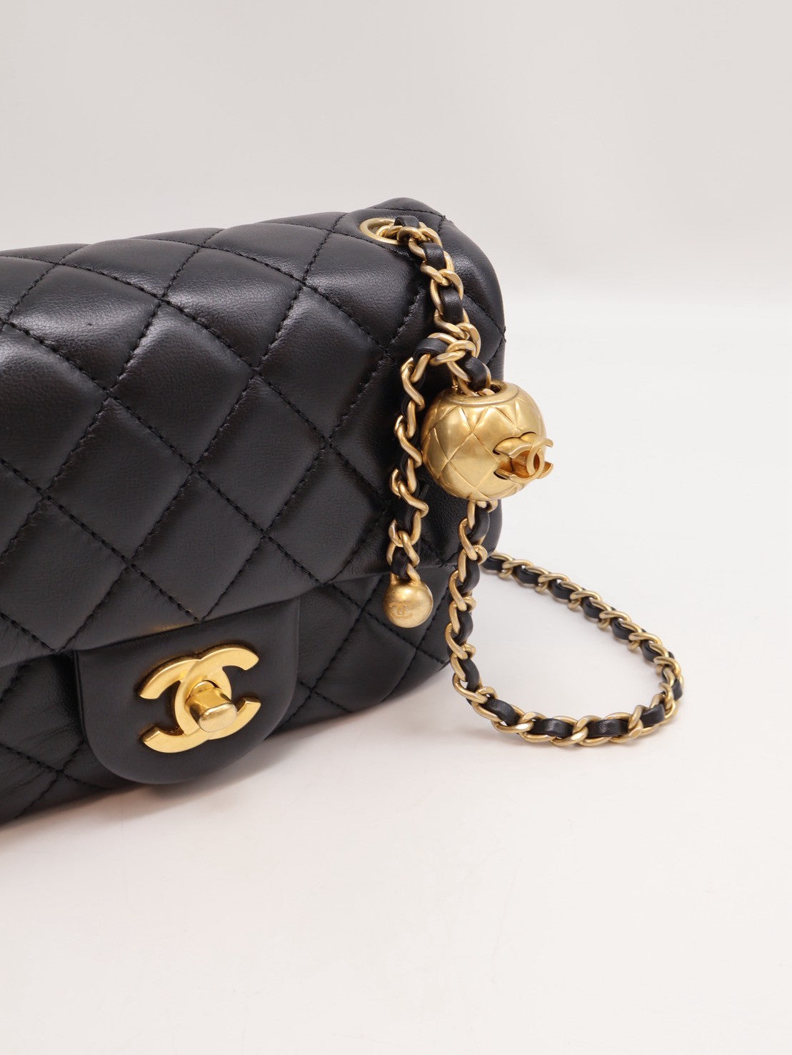 CHANEL 經典口蓋包方胖子 17 - 金球黑金