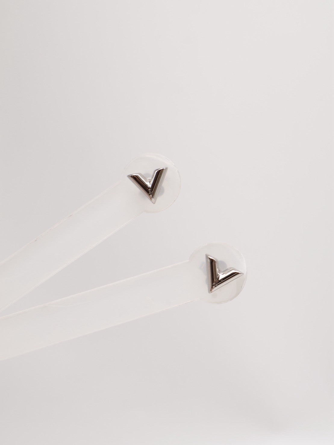 LOUIS VUITTON 經典小V耳環
