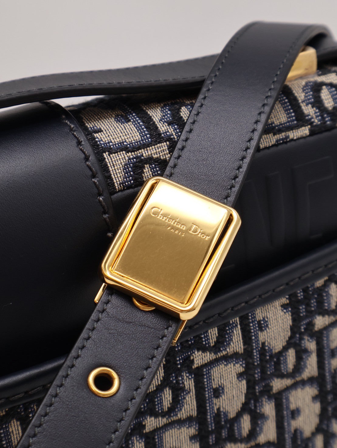 DIOR 30 Montaigne斜背包