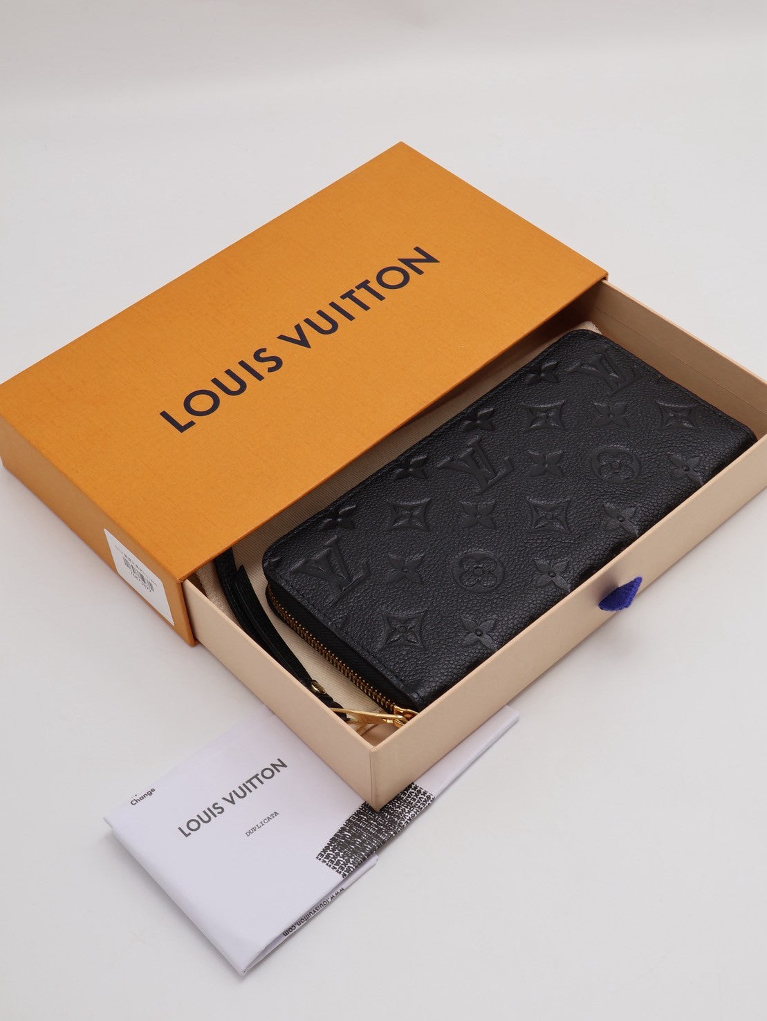 LOUIS VUITTON 壓紋牛皮拉鍊長夾 - 黑