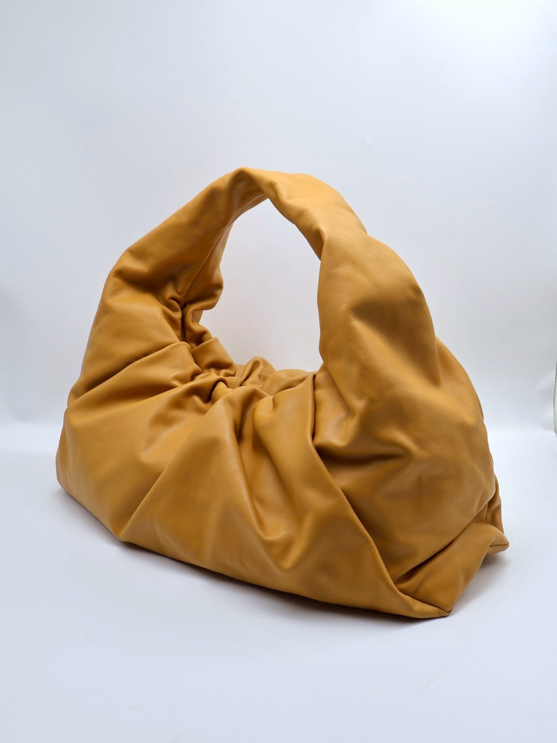 BOTTEGA VENETA The shoulder Pouch牛角肩背包 - 芥末黃