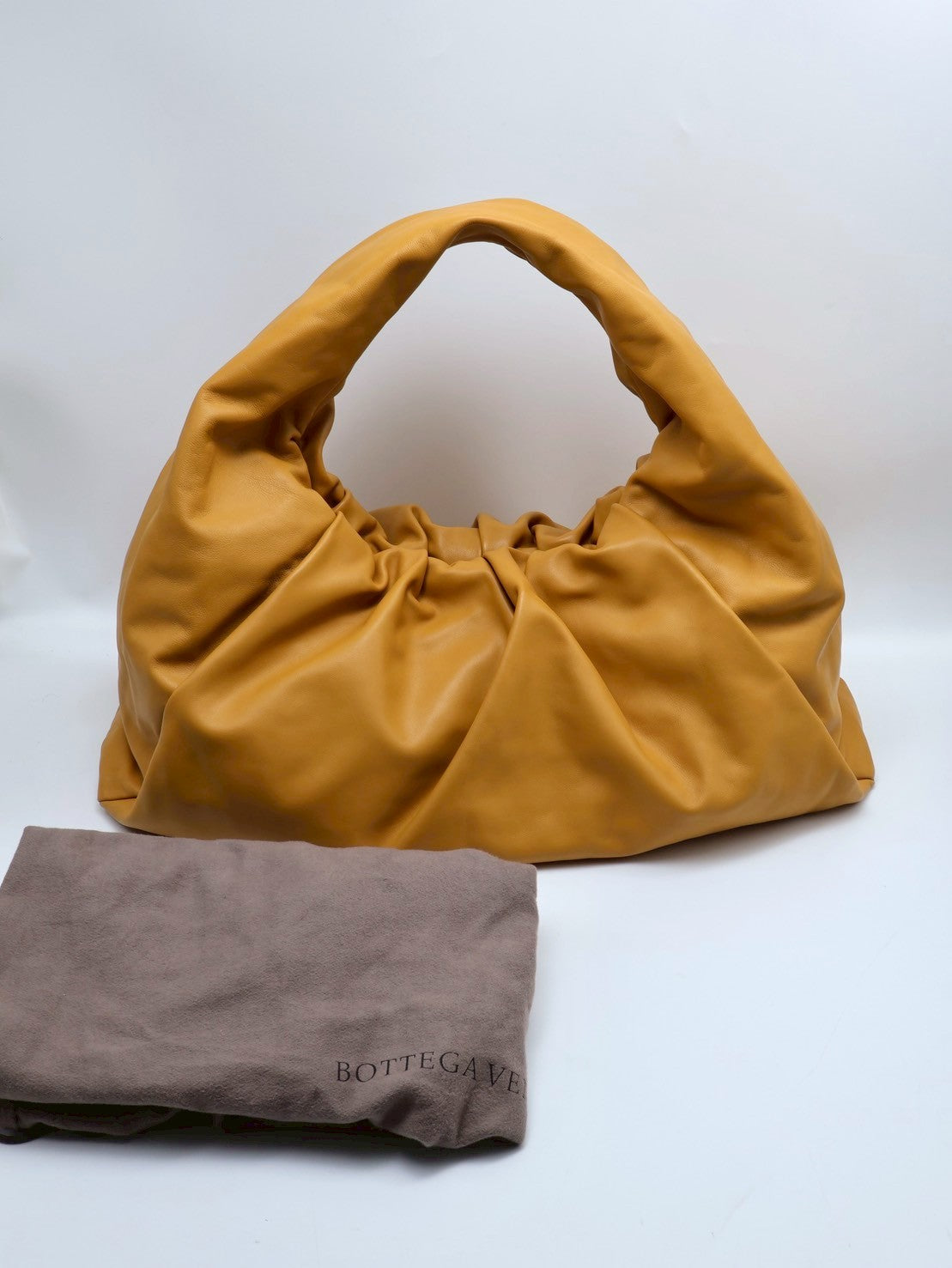 BOTTEGA VENETA The shoulder Pouch牛角肩背包 - 芥末黃