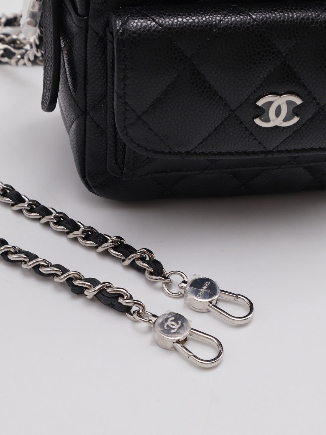 CHANEL 粒面牛皮迷你後背包 - 黑銀