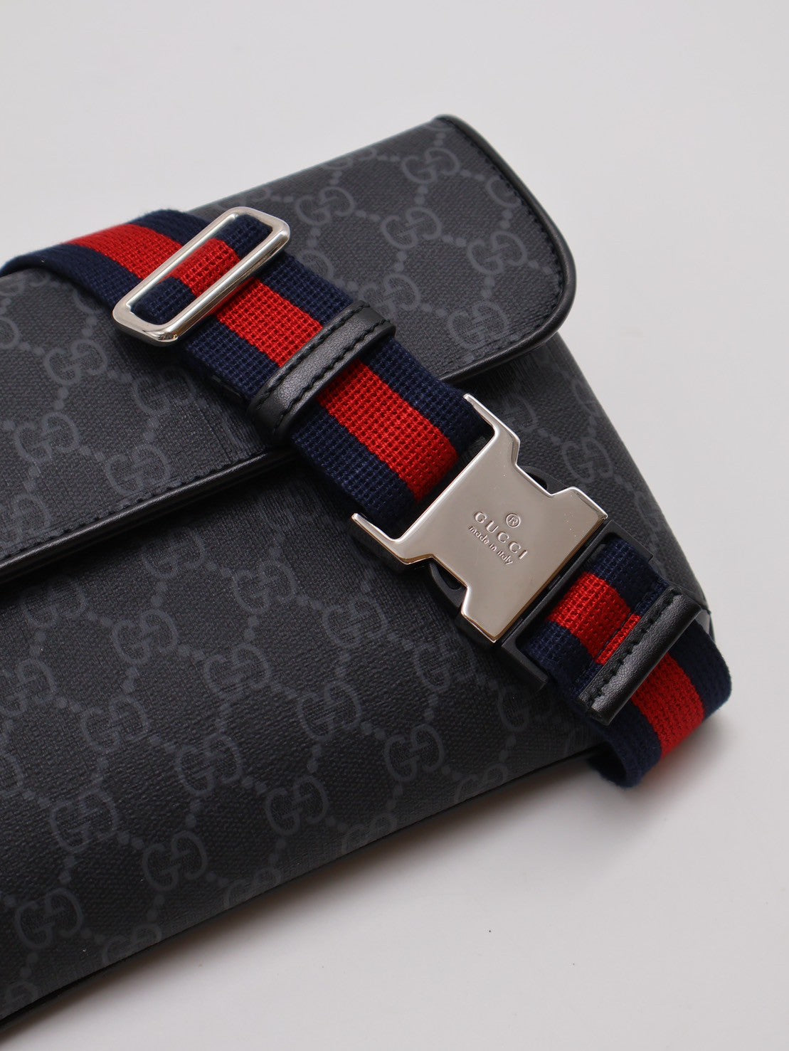GUCCI Superr me老花胸包
