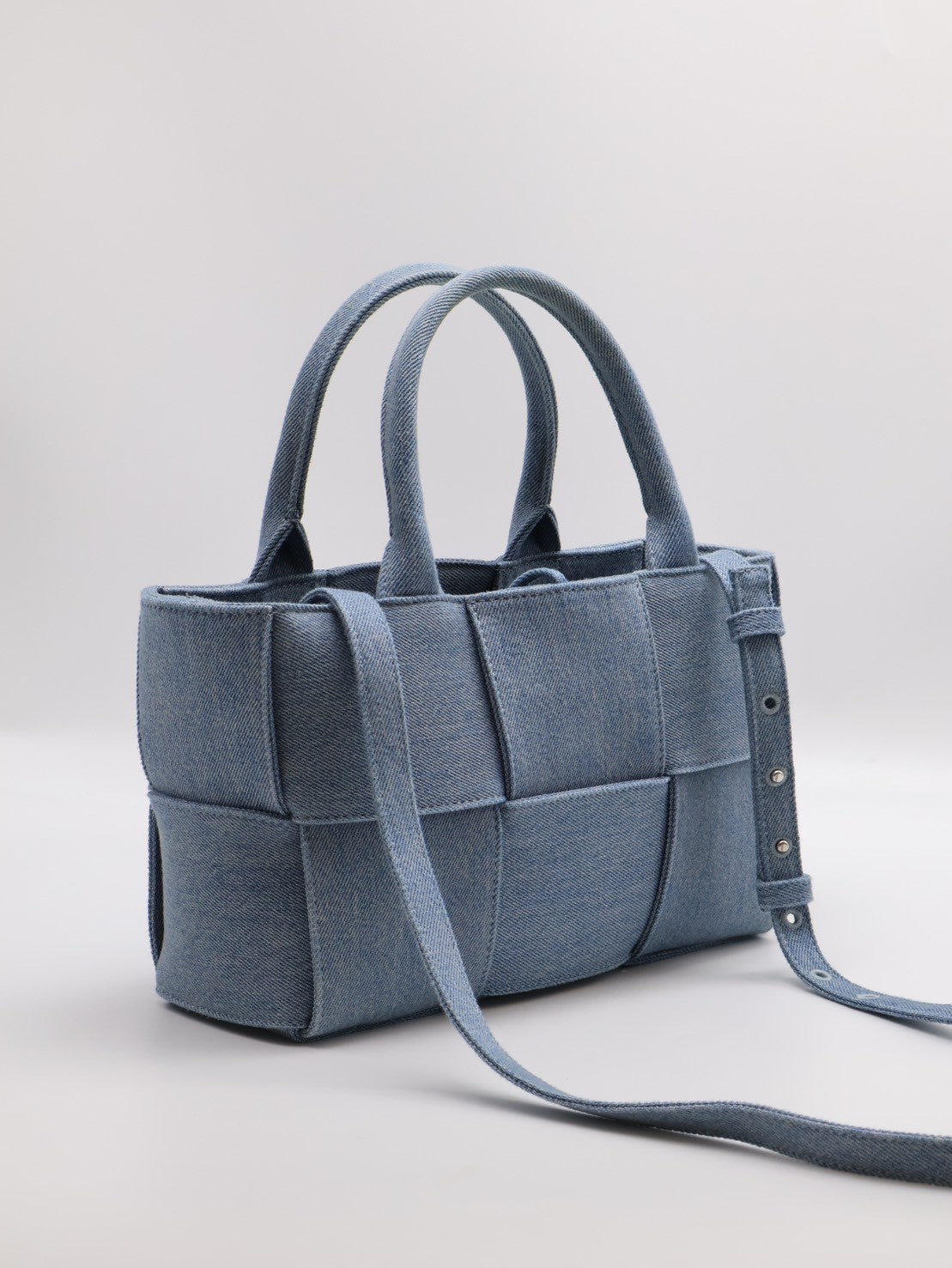 BOTTEGA VENETA Acro tote - 淺牛仔