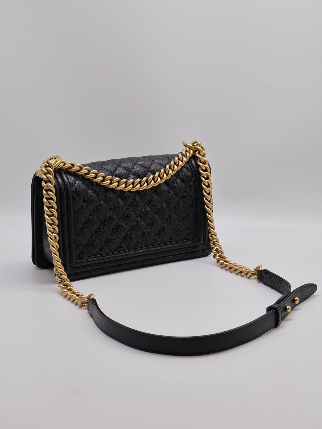 CHANEL Boy25粒面牛皮口蓋包 - 黑金