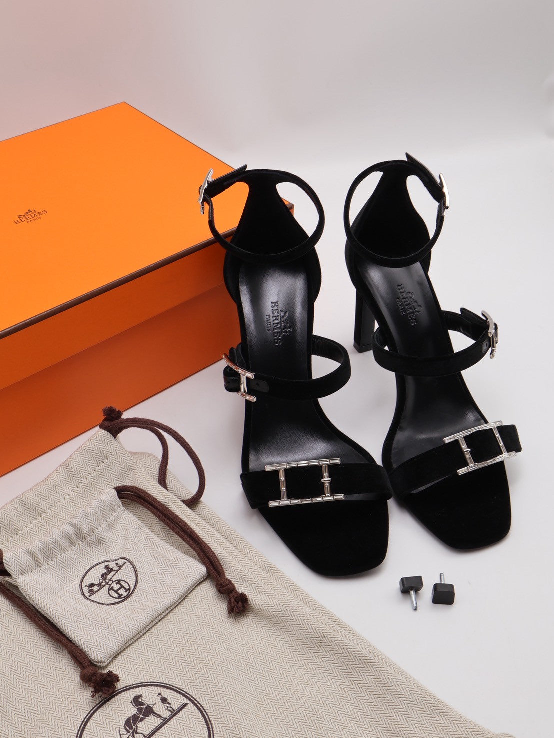 HERMES Liv 90 天鵝絨高跟涼鞋 - 黑銀 38