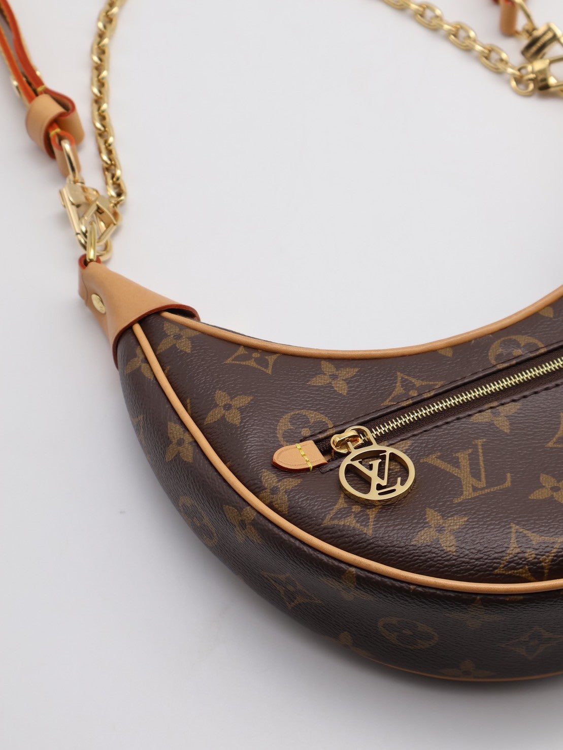 LOUIS VUITTON Loop月牙包