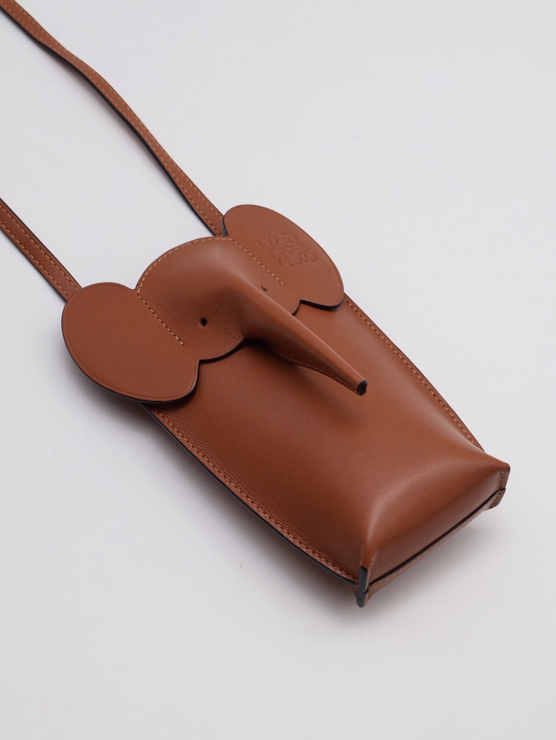 LOEWE 小象手機包 - 棕