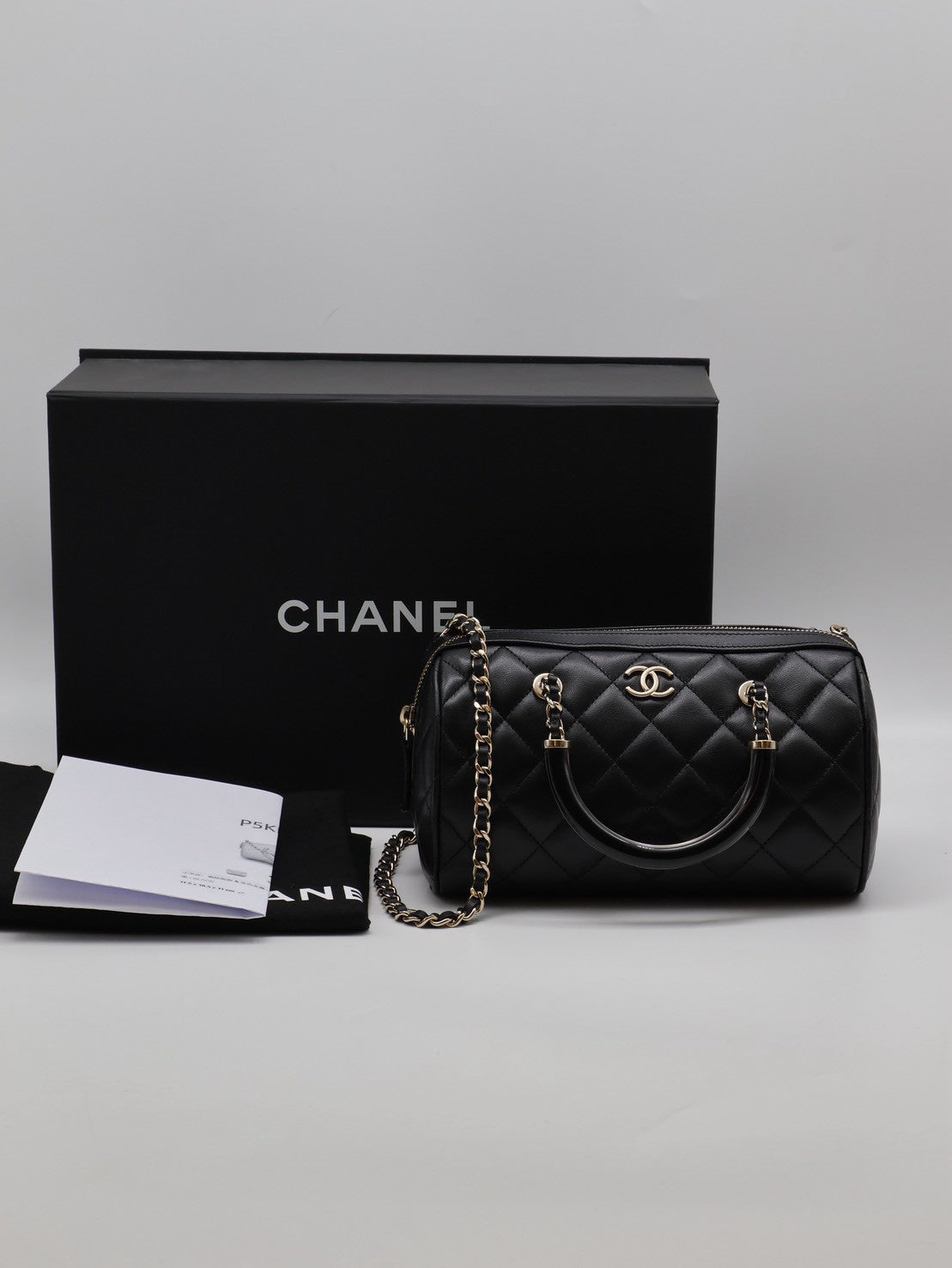 CHANEL 25C菱格紋小羊皮保齡球包 - 黑金