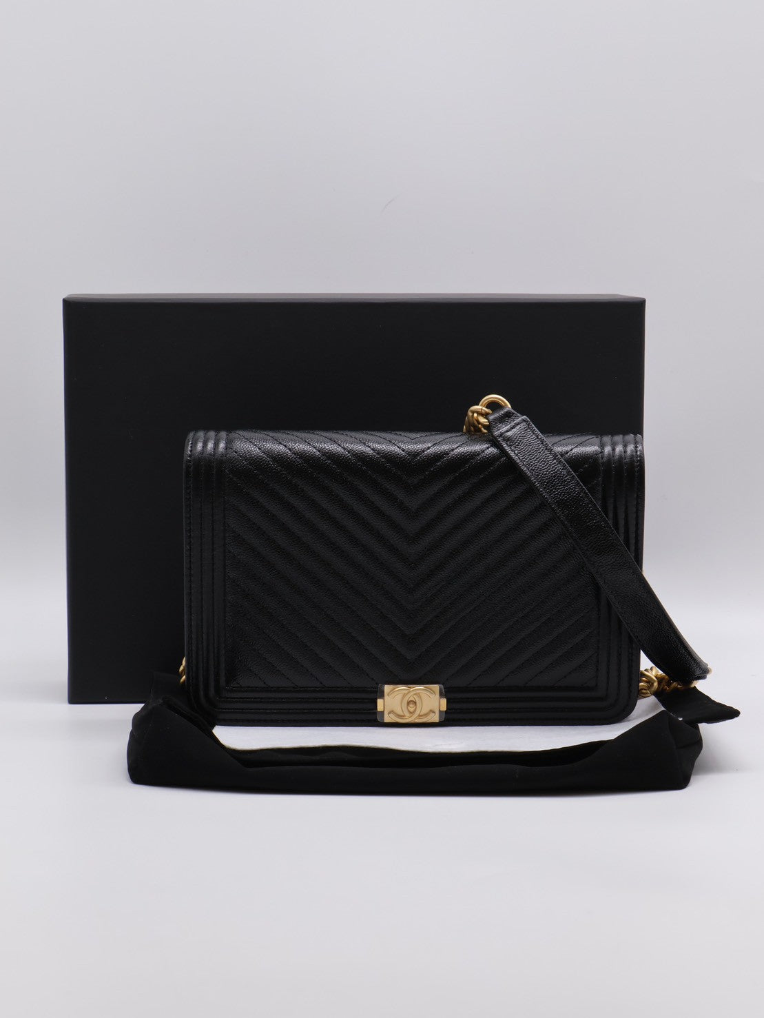 CHANEL Boy V紋牛皮WOC - 黑金