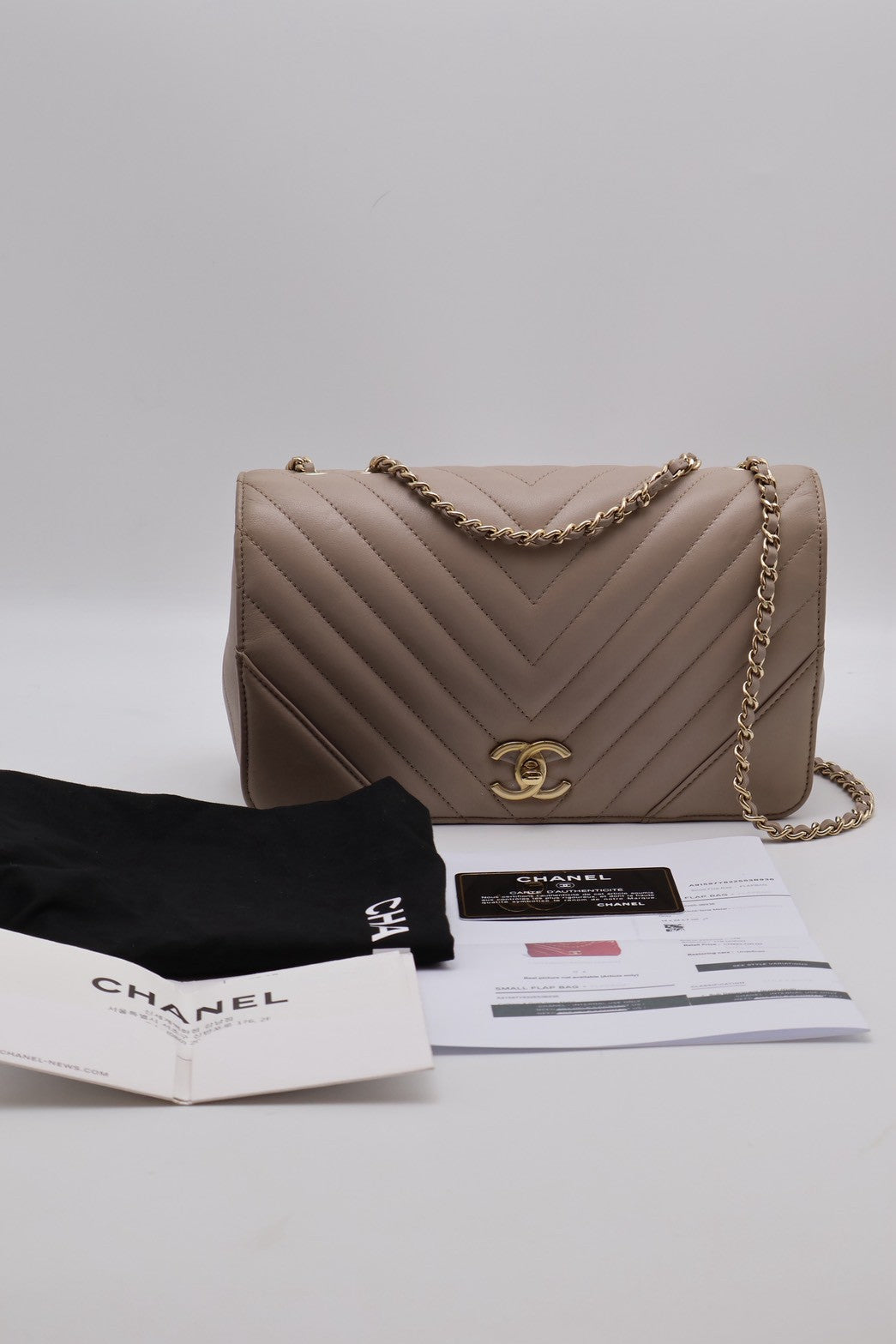 CHANEL V紋牛皮單肩包 - 米灰24開