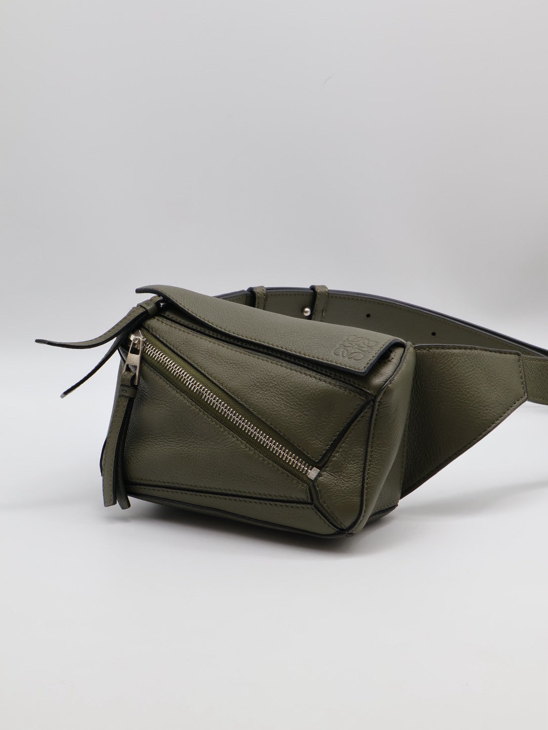 LOEWE Puzzle斜背腰包 - Mini灰綠