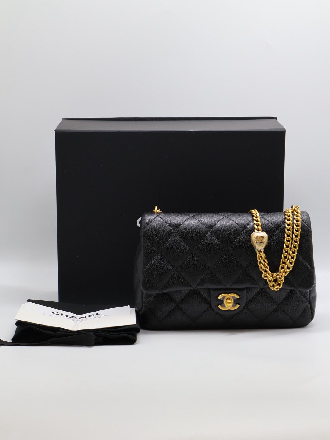 CHANEL 愛心調節釦口蓋包 24 - 黑金