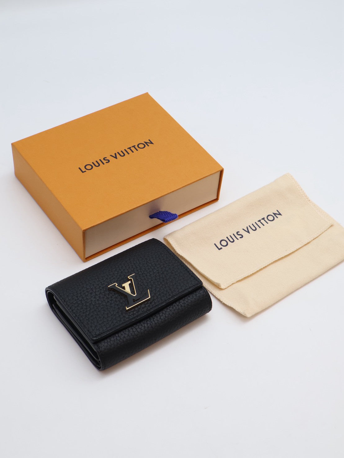 LOUIS VUITTON Capucines Tiny雙折短夾 - 黑金