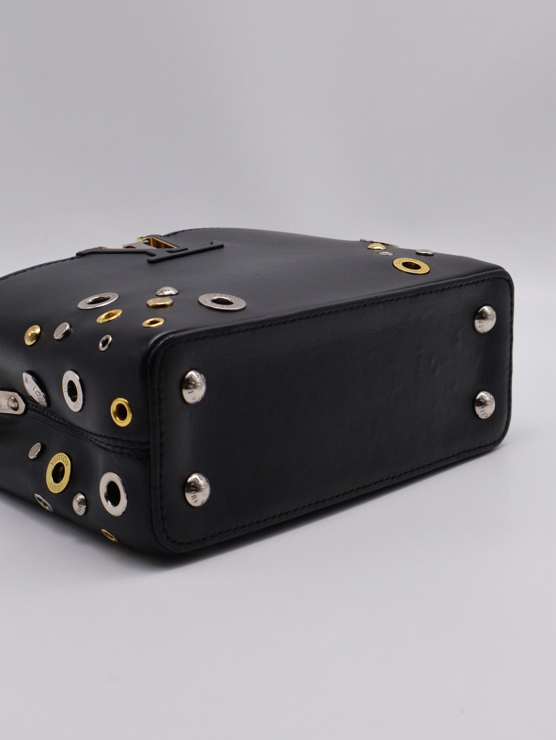 LOUIS VUITTON Capucines 鉚釘限量款 - mini黑