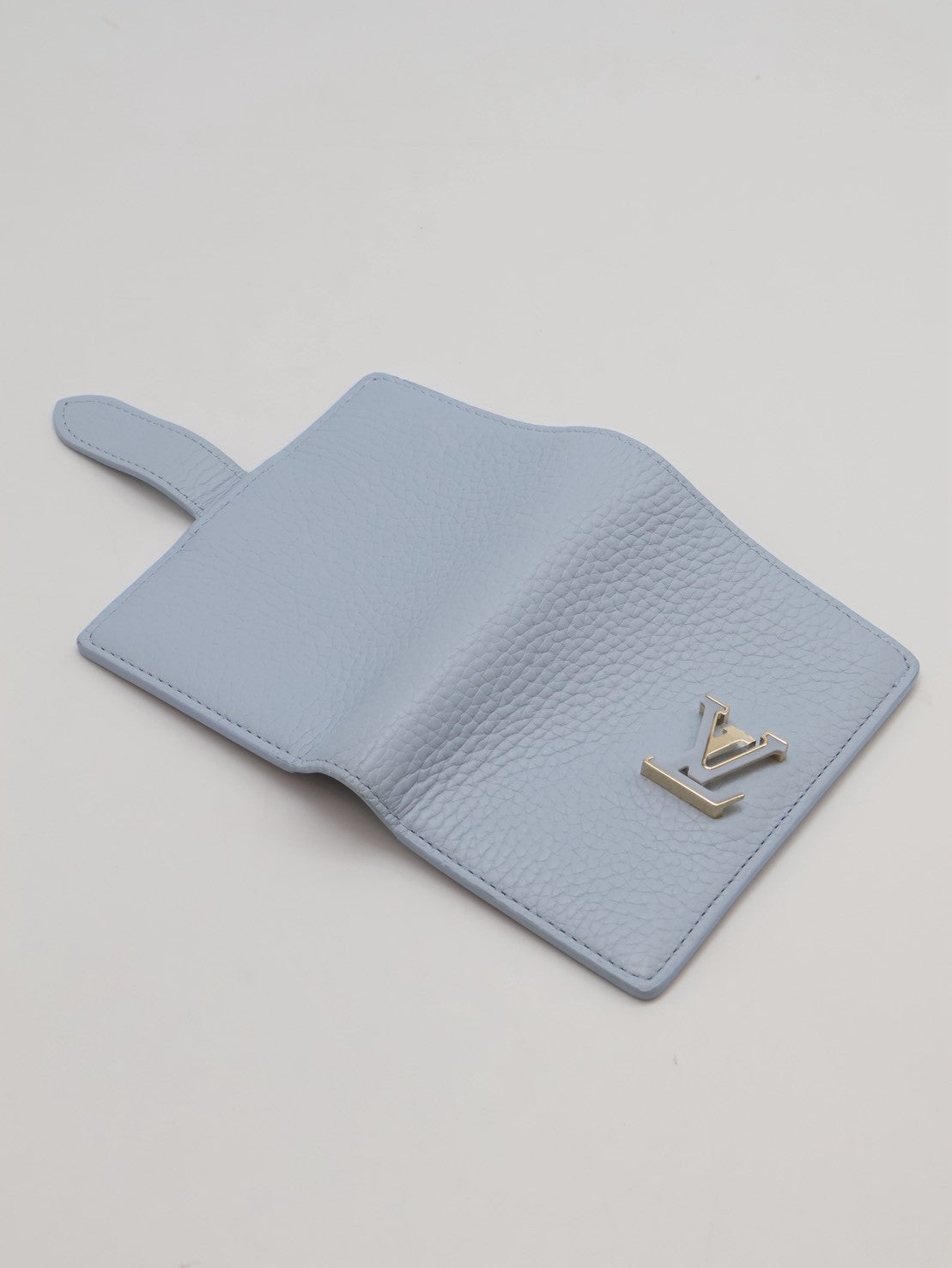 LOUIS VUITTON 直式雙折短夾 - 淺藍